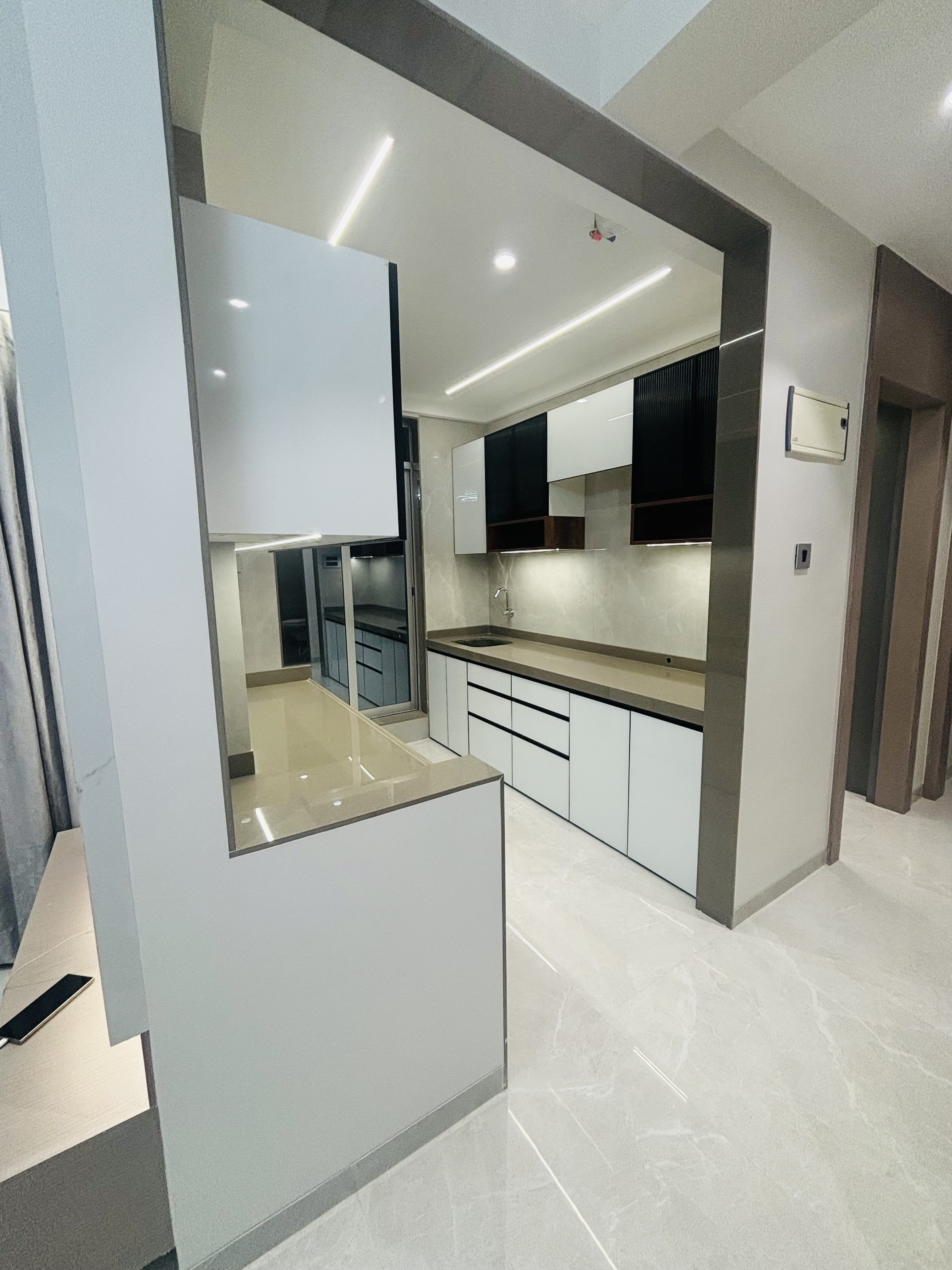 Kitchen, Sethi Palacio show flat photo