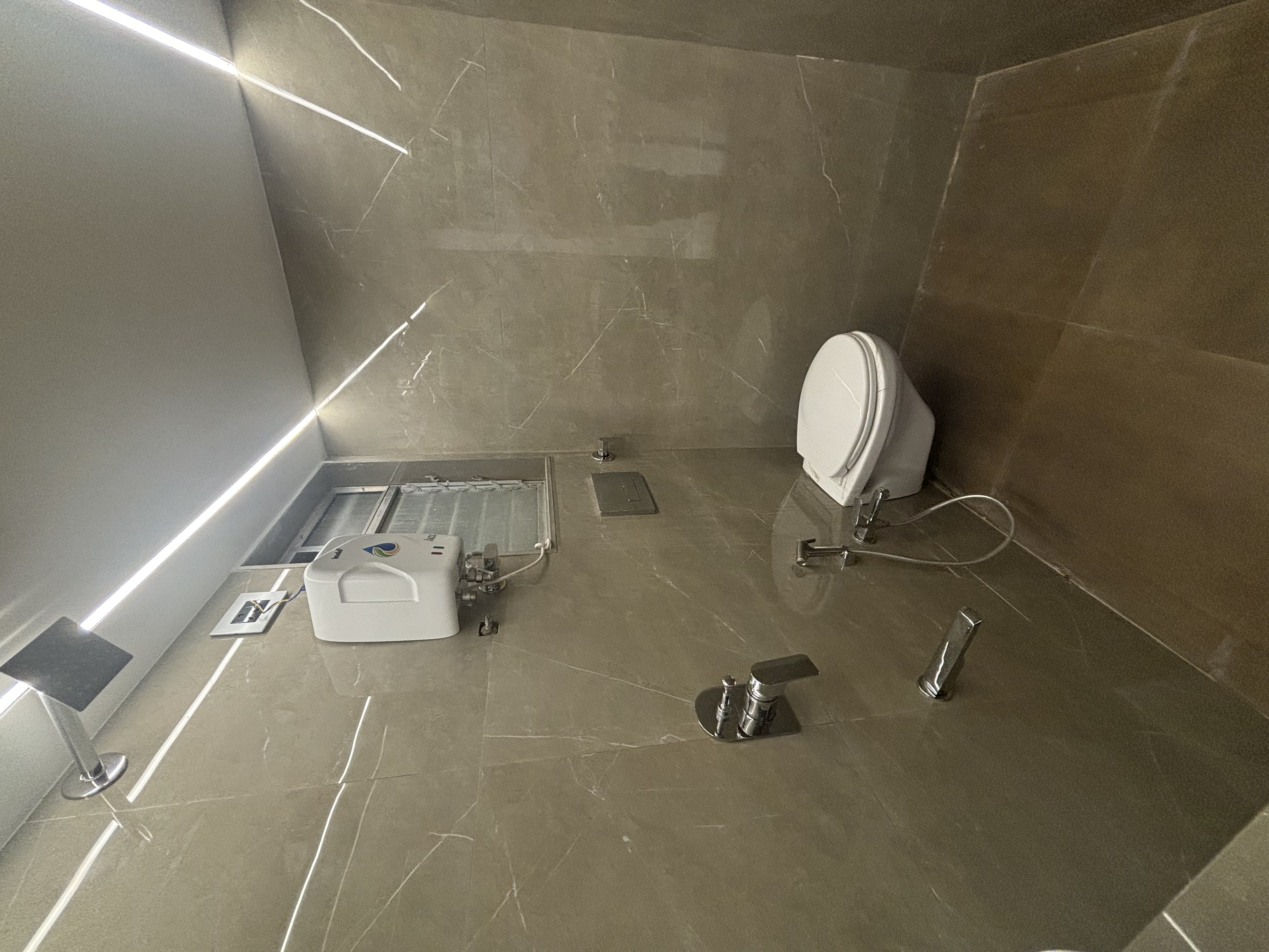 Master Washroom, Sethi Palacio show flat photo